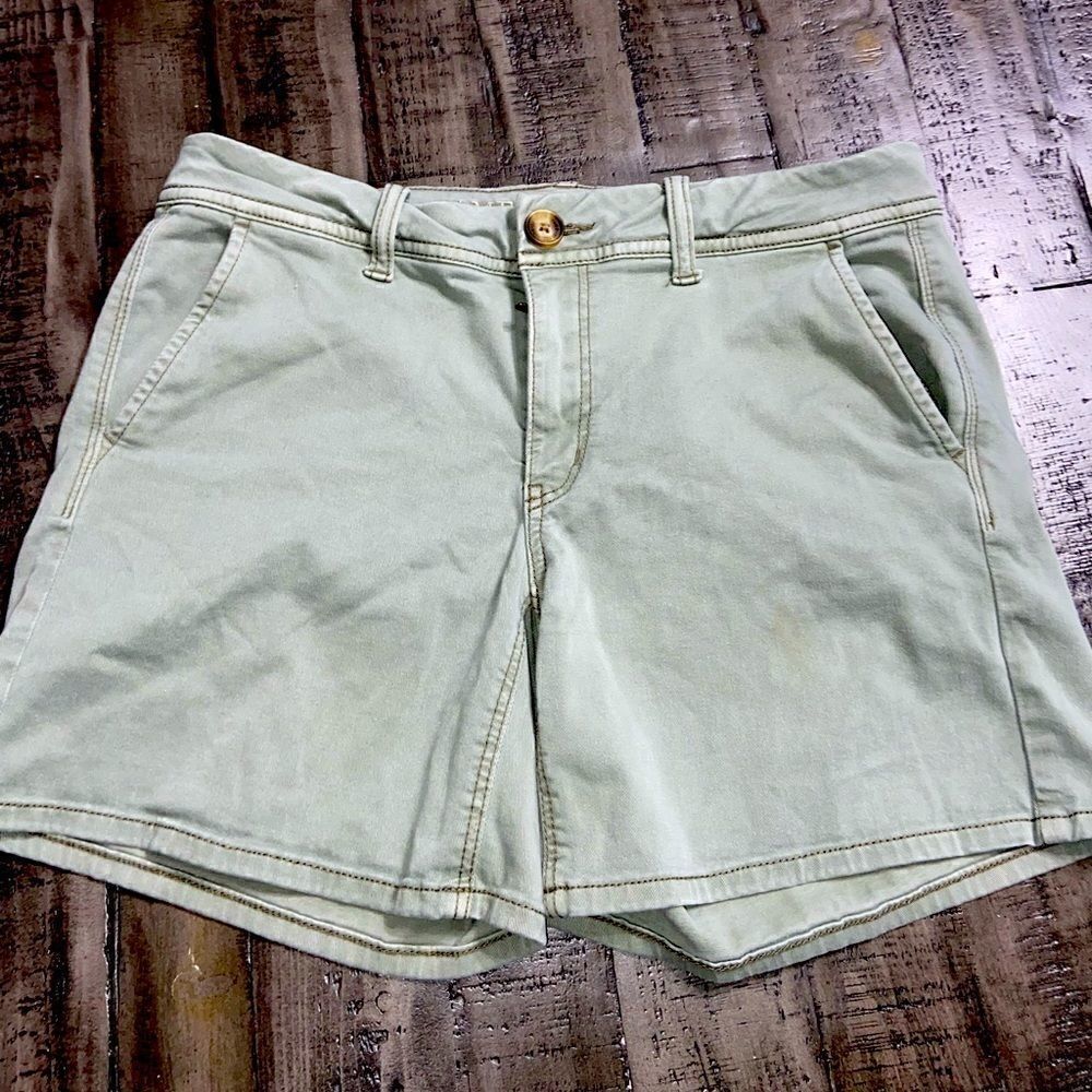American eagle midi light olive green khaki shorts